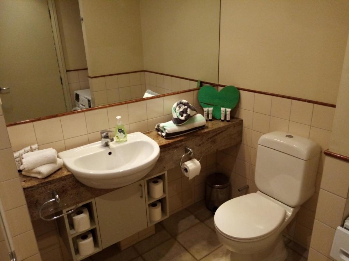 Heritage Towers Apartment Оукланд Екстериор снимка